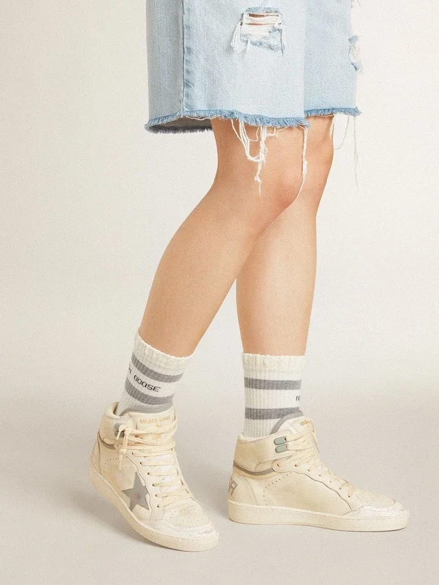 Sky-Star für Damen aus Leder mit hellblauem Lederstern und weisser Fersenlasche