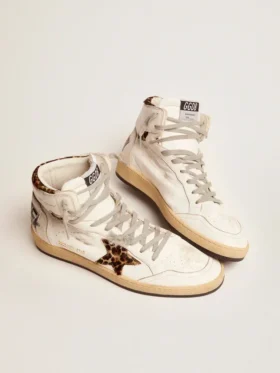 Sky-Star-Sneaker mit Signatur am Knöchel und Einsätzen aus Ponyfell mit Leopardenmuster