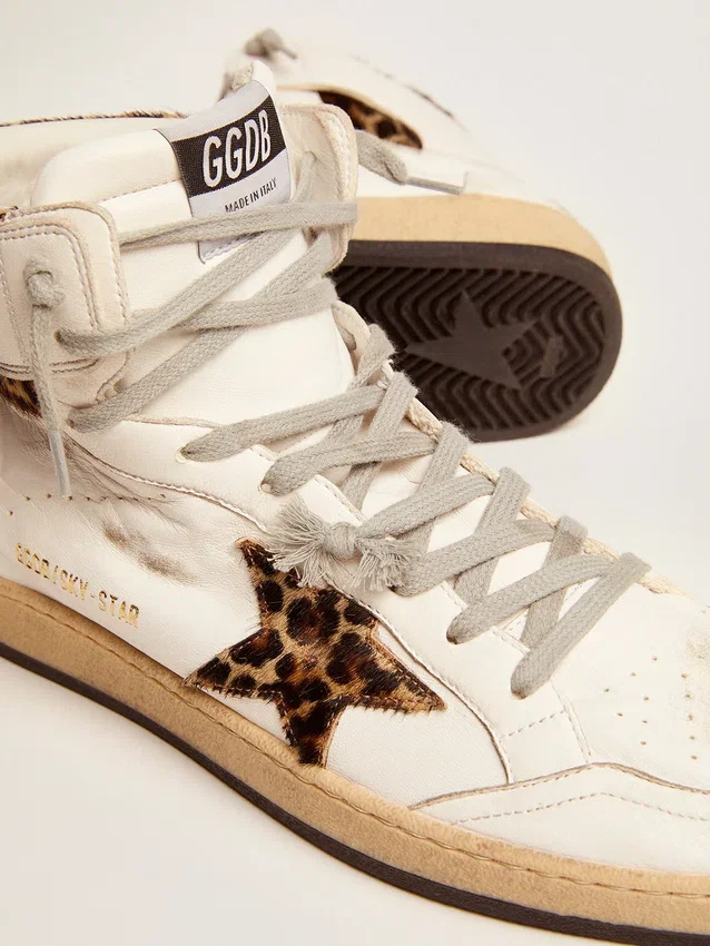 Sky-Star-Sneaker mit Signatur am Knöchel und Einsätzen aus Ponyfell mit Leopardenmuster