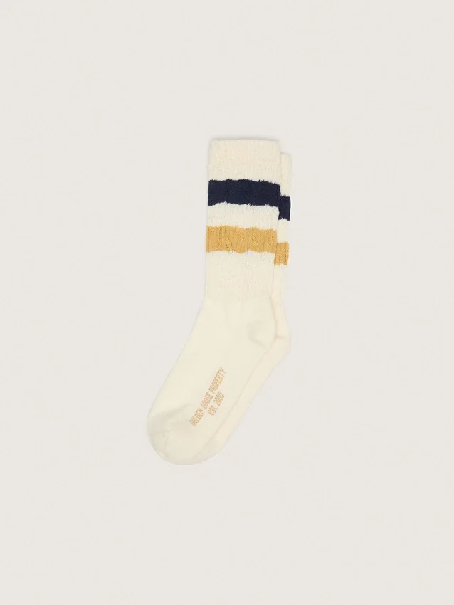 Socken in gealtertem Weiss mit Used-Look-Details und zweifarbigen Streifen