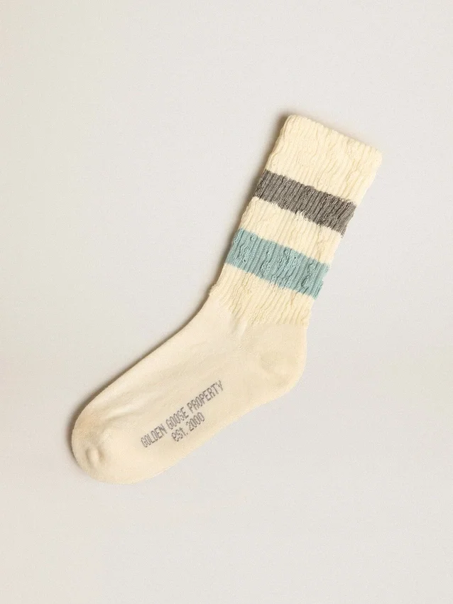 Socken in gealtertem Weiss mit zweifarbigen Streifen