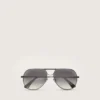 Sonnenbrille im Aviator-Stil mit metallfarbenem Rahmen und grauen Gläsern