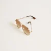 Sonnenbrille im Aviator-Stil mit roségoldfarbenem Rahmen und honigfarbenen Gläsern