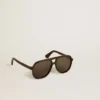 Sonnenbrille im Aviator-Stil mit schwarzem Rahmen und schwarzen Gläsern