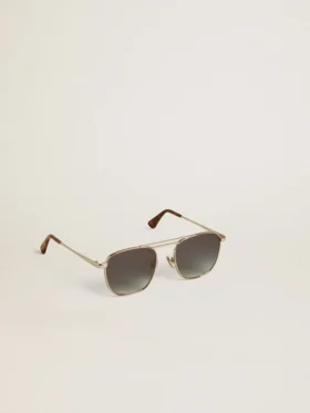 Sonnenbrille im Aviator-Stil mit silbernem Rahmen und blauen Gläsern