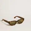Sonnenbrille im rechteckigen Stil mit havannabraunem Rahmen