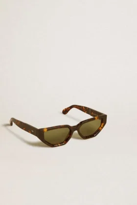 Sonnenbrille im rechteckigen Stil mit havannabraunem Rahmen