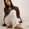 Space-Star-Schuhe für Frauen aus tabakfarbenem Wildleder mit Lammfellfutter