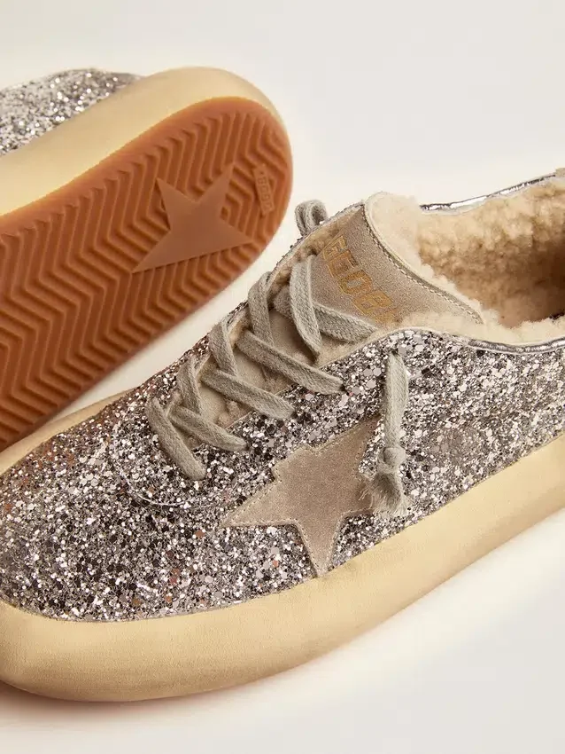 Space-Star-Schuhe für Frauen in silbernem Glitzer mit Lammfellfutter