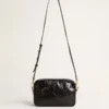 Star Bag aus glänzendem schwarzem Leder mit Ton-in-Ton-Stern