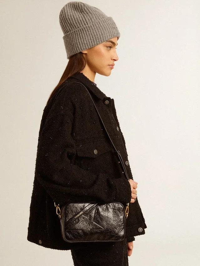 Star Bag aus glänzendem schwarzem Leder mit Ton-in-Ton-Stern