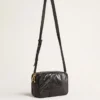 Star Bag aus glänzendem schwarzem Leder mit Ton-in-Ton-Stern