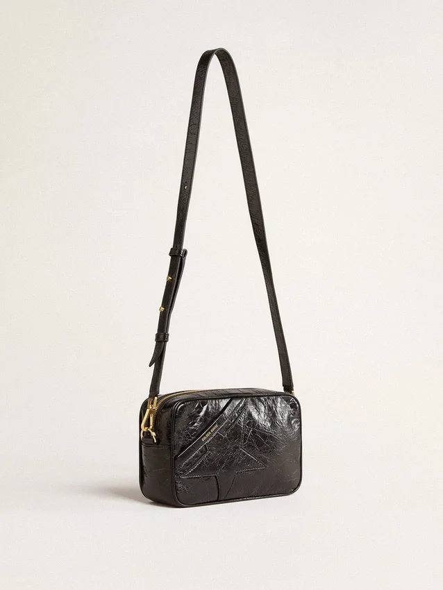 Star Bag aus glänzendem schwarzem Leder mit Ton-in-Ton-Stern