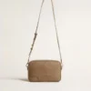 Star Bag aus salbeigrünem Leder mit Ton-in-Ton-Stern