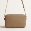 Star Bag aus salbeigrünem Leder mit Ton-in-Ton-Stern