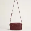 Star Bag aus weinrotem Leder mit Ton-in-Ton-Stern