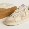 Stardan aus cremefarbenem Wildleder und Leder mit Swarovski-Steinen und einem Stern aus Wildleder