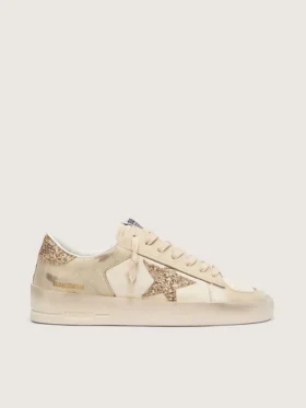 Stardan für Damen aus ecrufarbenem Nappaleder mit goldenem Glitzerstern und Fersenlasche