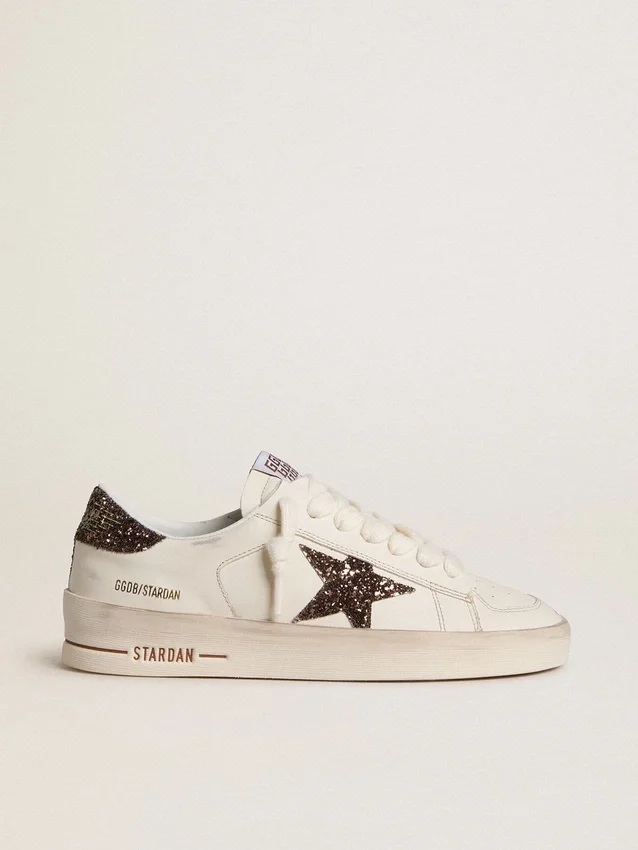 Stardan für Damen aus weissem Leder mit braunem Glitzerstern und Fersenlasche