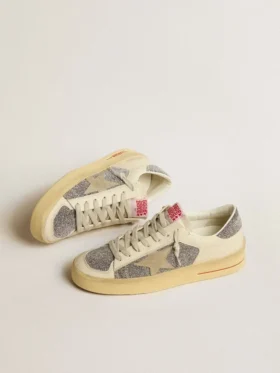 Stardan für Damen aus Wildleder mit sandfarbenem Stern und silbernen Swarovski-Kristalleinsätzen