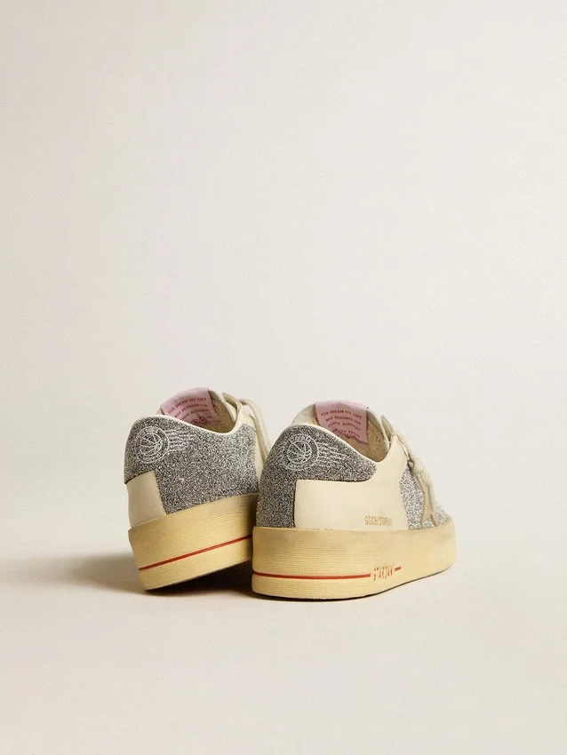 Stardan für Damen aus Wildleder mit sandfarbenem Stern und silbernen Swarovski-Kristalleinsätzen