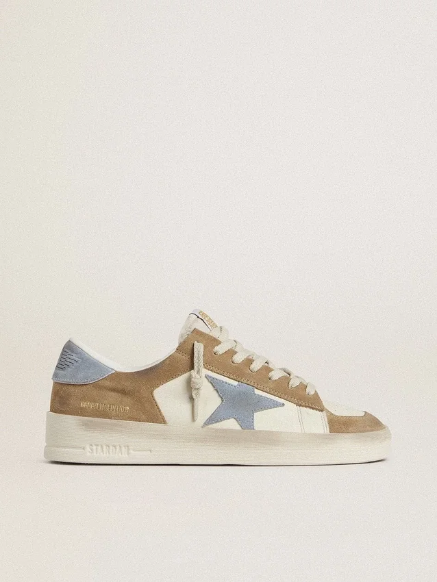 Stardan LTD aus weissem Leder und tabakfarbenem Wildleder mit hellblauem Wildlederstern und Fersenlasche