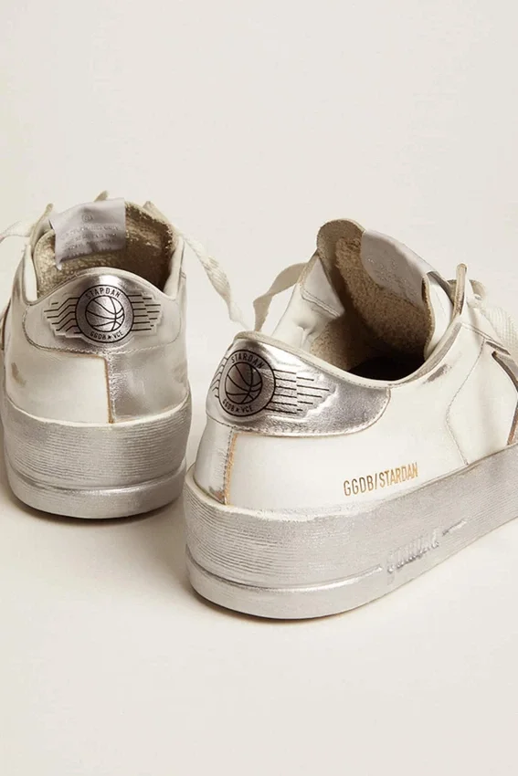 Stardan-Sneaker mit silbermetallischem Lederstern und Fersenlasche