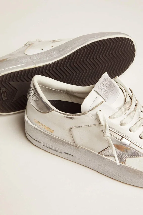 Stardan-Sneaker mit silbermetallischem Lederstern und Fersenlasche