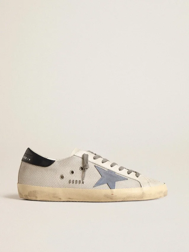 Super-Star aus hellsilbernem Mesh mit hellblauem Stern aus Wildleder