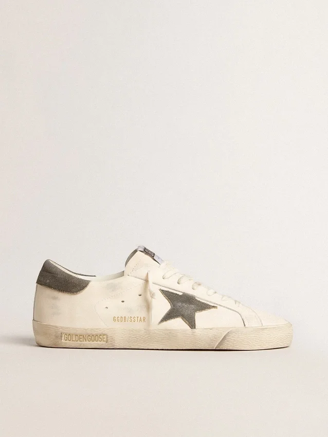 Super-Star aus Nappa mit grauem Stern aus Wildleder und Fersenlasche