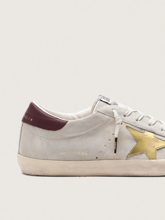 Super-Star CNY für Damen aus elfenbeinfarbenem Wildleder mit Stern aus Metallic-Leder und Fersenlasche aus Leder