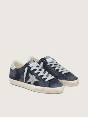 Super-Star für Damen aus blauem Wildleder mit silbernem Glitzerstern und Lederlasche an der Ferse