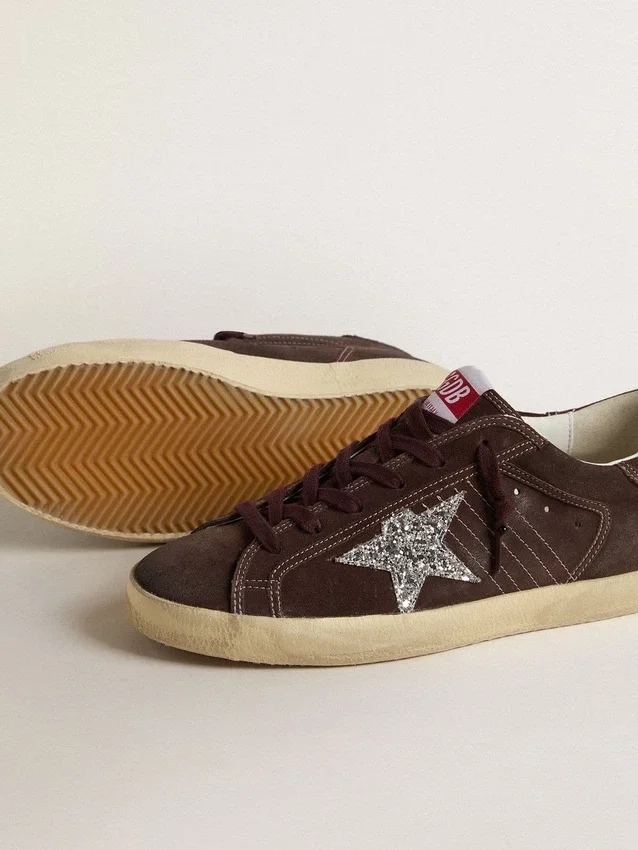 Super-Star für Damen aus braunem Wildleder mit silbernem Glitzerstern