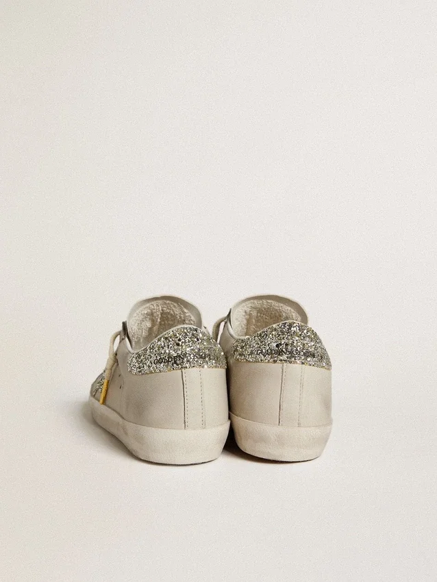 Super-Star für Damen aus elfenbeinfarbenem Nappaleder mit platinfarbenem Glitzerstern und Fersenlasche