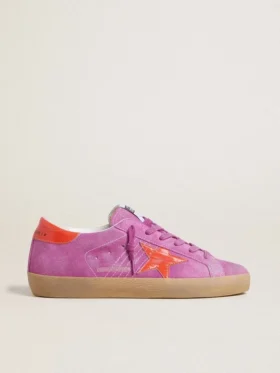 Super-Star für Damen aus fuchsiafarbenem Wildleder mit einem Stern und einer Fersenlasche aus fluoreszierendem orangefarbenem laminiertem Leder