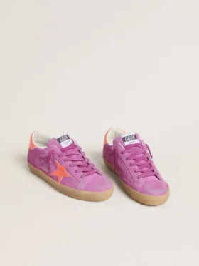 Super-Star für Damen aus fuchsiafarbenem Wildleder mit einem Stern und einer Fersenlasche aus fluoreszierendem orangefarbenem laminiertem Leder