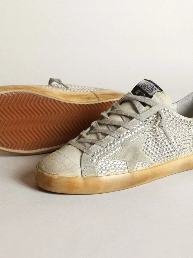 Super-Star für Damen aus gealtertem weissem Nubukleder mit Swarovski-Kristallen