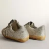 Super-Star für Damen aus gealtertem weissem Nubukleder mit Swarovski-Kristallen