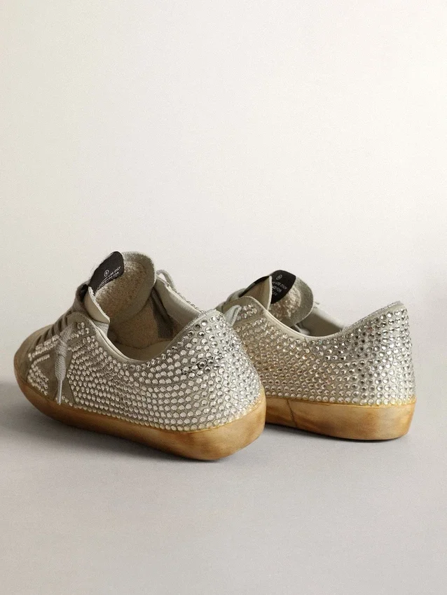 Super-Star für Damen aus gealtertem weissem Nubukleder mit Swarovski-Kristallen