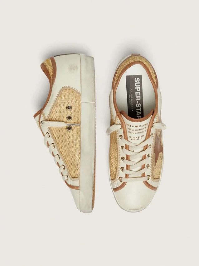 Super-Star für Damen aus weissem Leder und Raffia mit ziegelrotem Stern und Einsätzen