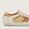 Super-Star für Damen aus weissem Leder und Raffia mit ziegelrotem Stern und Einsätzen