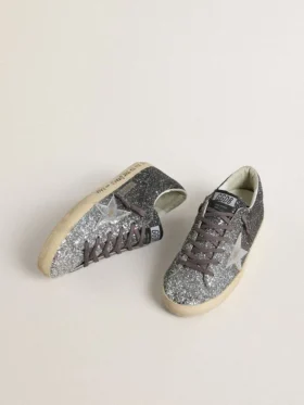 Super-Star für Damen mit glitzerndem Obermaterial und silbernem Stern aus Metallic-Leder