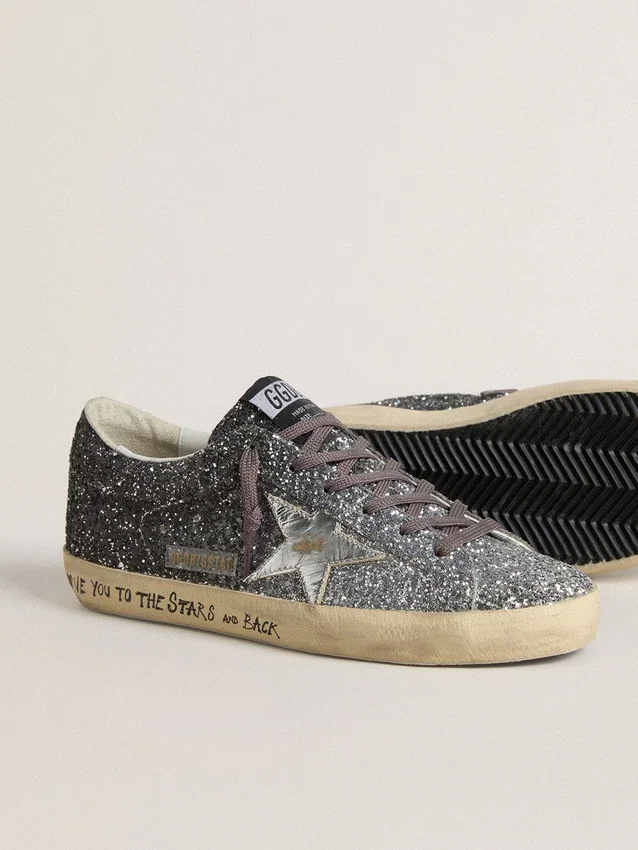Super-Star für Damen mit glitzerndem Obermaterial und silbernem Stern aus Metallic-Leder