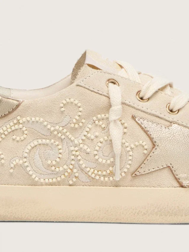 Super-Star LTD für Damen aus perlfarbigem Wildleder mit goldenem Stern und Perlenstickerei