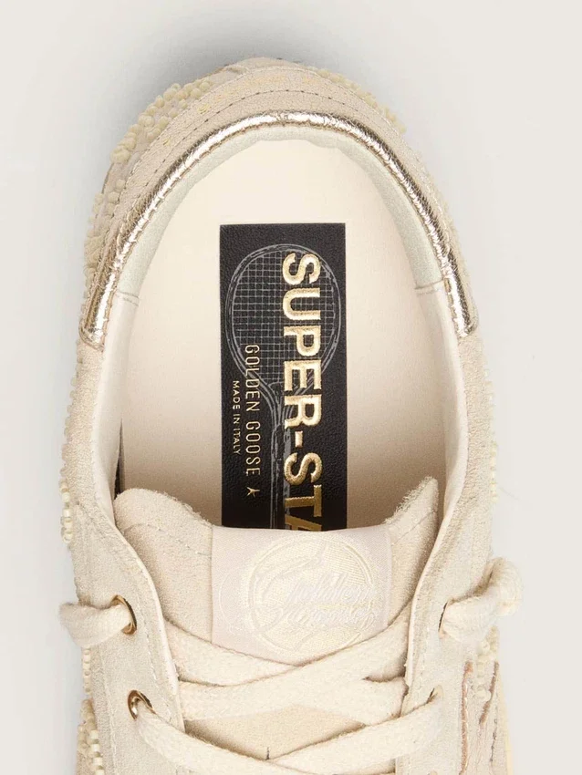 Super-Star LTD für Damen aus perlfarbigem Wildleder mit goldenem Stern und Perlenstickerei