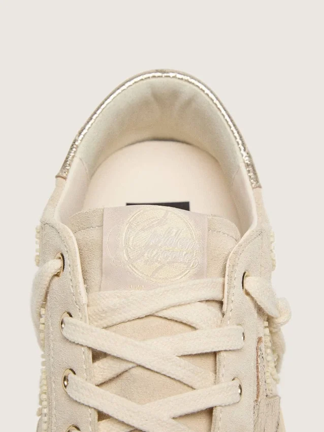 Super-Star LTD für Damen aus perlfarbigem Wildleder mit goldenem Stern und Perlenstickerei