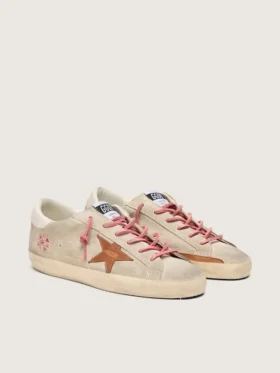 Super-Star LTD für Damen aus perlfarbigem Wildleder mit ziegelrotem Stern und Stickerei