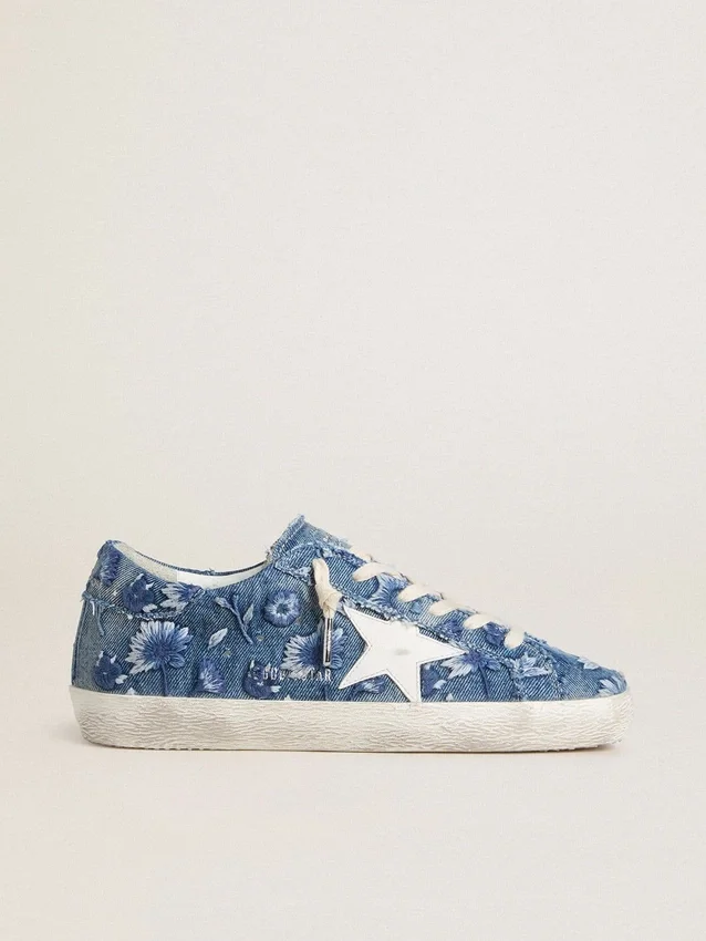 Super-Star LTD für Damen in hellblauem Denim mit weissem Lederstern und gestickten Blumen