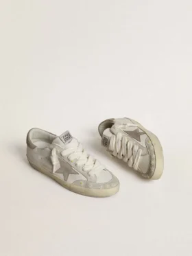 Super-Star LTD für Damen mit beigem Stern und Fersenlasche aus Wildleder sowie Blumenstickerei