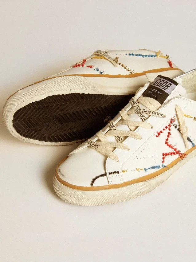 Super-Star LTD für Damen mit perforiertem Stern und Fersenlasche aus Metallic-Leder
